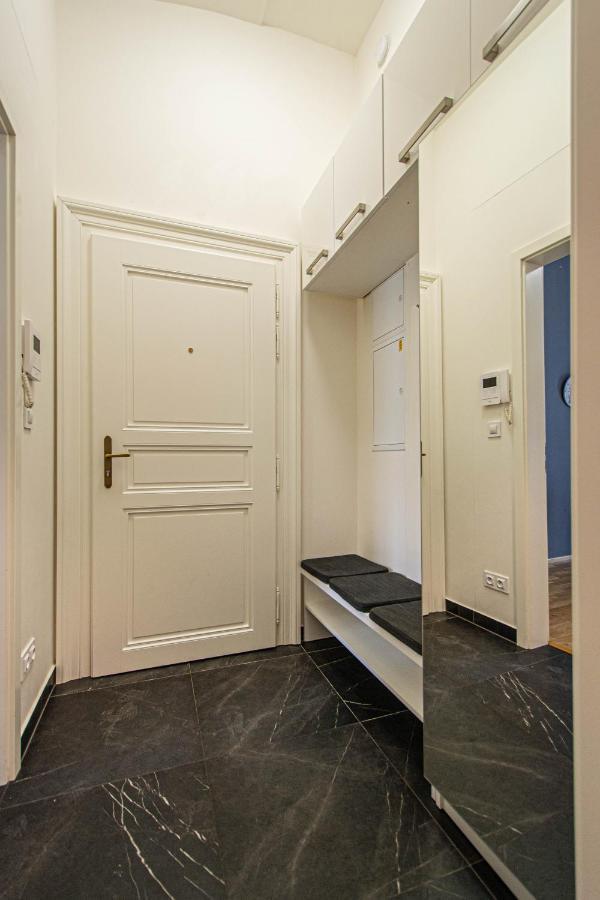 Stylish Apartment In Prague Best Gastronomic Area ภายนอก รูปภาพ